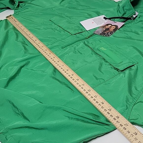 NEW DVF TRAVEL PACKABLE GORGEOUS GREEN WINDBREAKER JACKET MEDIUM M LARGE L NWT - Picture 5 of 10